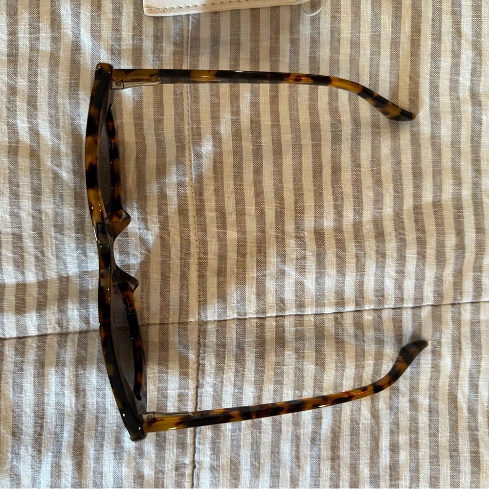 Piper wear Tortoise Shell Cat eye  Sunglasses
